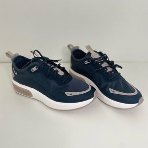 Women Nike air max Dia , SIZE 8
